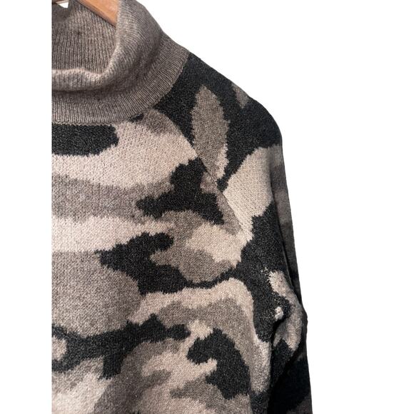 Christian Siriano NY Camo Mock Neck Sweater Women’s Size M Pullover Cozy Knit - Picture 2 of 6